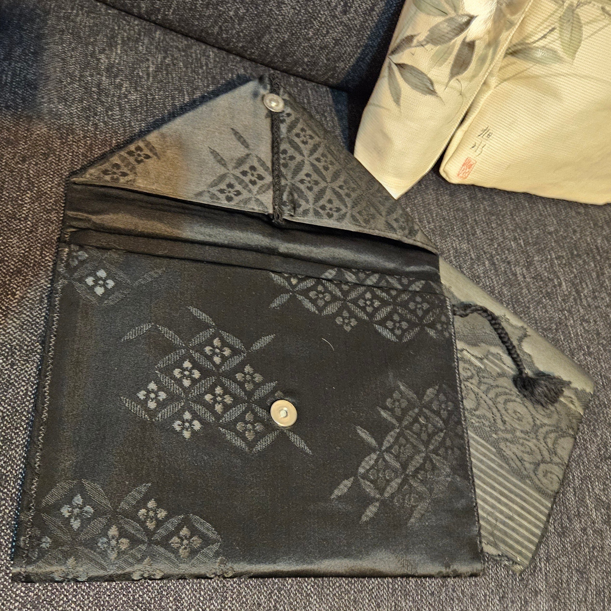 Envelope clutch