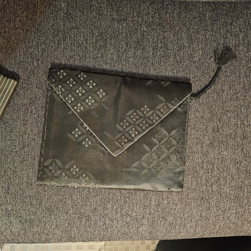 Envelope clutch