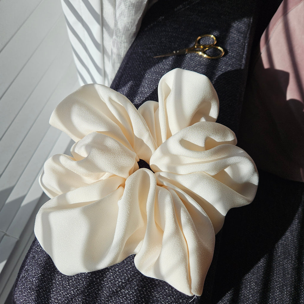 Oversize silk scrunchie